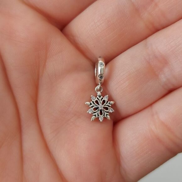 925 Sterling Silver Snowflake Charm - Picture 5 of 9
